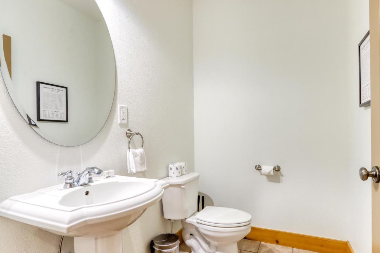 Oak Street Retreat Villa Sisters Luaran gambar