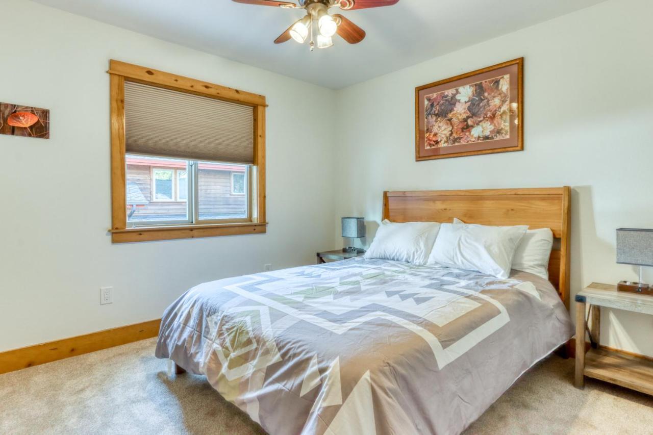 Oak Street Retreat Villa Sisters Luaran gambar