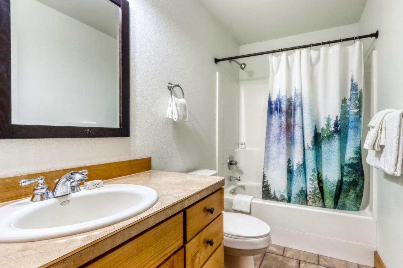 Oak Street Retreat Villa Sisters Luaran gambar